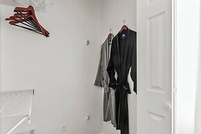 Day Dreamer Minutes to Stadium With Fire pit and Parking