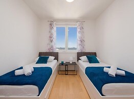 Zadar Urban Seaside Apartment