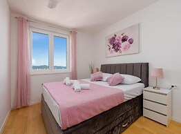 Zadar Urban Seaside Apartment