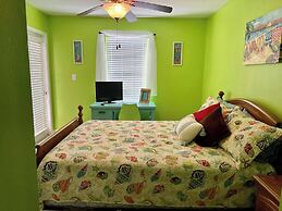 Fun First Floor Condo With Pool hot tub gym and Tennis Courts