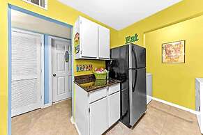 Fun First Floor Condo With Pool hot tub gym and Tennis Courts