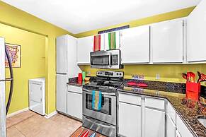 Fun First Floor Condo With Pool hot tub gym and Tennis Courts