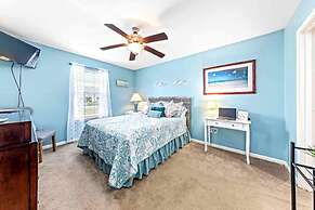 Fun First Floor Condo With Pool hot tub gym and Tennis Courts