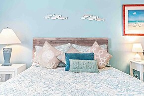 Fun First Floor Condo With Pool hot tub gym and Tennis Courts