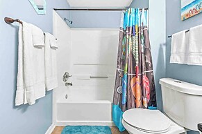 Fun First Floor Condo With Pool hot tub gym and Tennis Courts