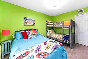 Fun First Floor Condo With Pool hot tub gym and Tennis Courts