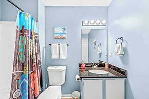 Fun First Floor Condo With Pool hot tub gym and Tennis Courts