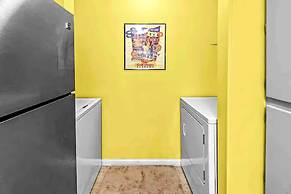 Fun First Floor Condo With Pool hot tub gym and Tennis Courts