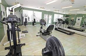 Fun First Floor Condo With Pool hot tub gym and Tennis Courts