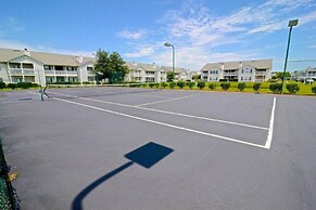 Fun First Floor Condo With Pool hot tub gym and Tennis Courts