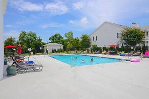 Fun First Floor Condo With Pool hot tub gym and Tennis Courts