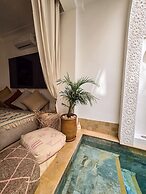Riad Larbi Khalis