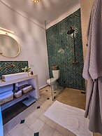 Riad Larbi Khalis