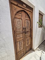 Riad Larbi Khalis