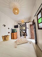 Riad Larbi Khalis