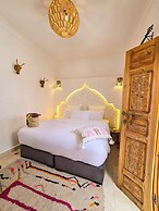 Riad Larbi Khalis