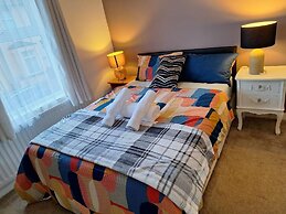 Fantastic Large Room with  free parking