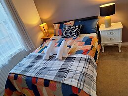 Fantastic Large Room with  free parking