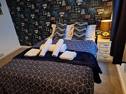 Fantastic Large Room with  free parking