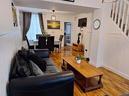 Fantastic Large Room with  free parking