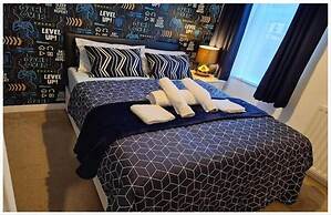 Fantastic Large Room with  free parking