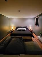 Rustic Modern Cabin w Hot Tub 1 5 hrs From NYC