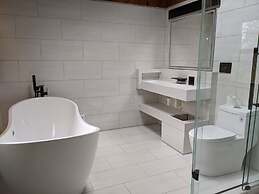 Rustic Modern Cabin w Hot Tub 1 5 hrs From NYC