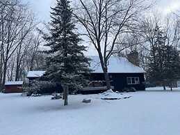 Rustic Modern Cabin w Hot Tub 1 5 hrs From NYC