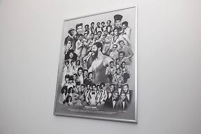 Glamorous Lux Studio - Unit 7