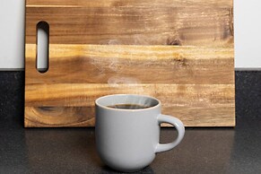 Glamorous Lux Studio - Unit 7