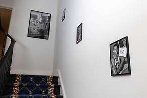 Glamorous Lux Studio - Unit 7