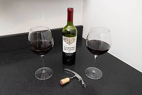 Glamorous Lux Studio - Unit 7