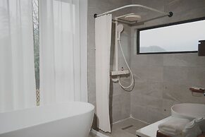 Chunqiu Banshan Leisure Resort