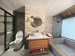 Chunqiu Banshan Leisure Resort