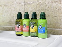 Tyms 2BR with Kitchen 5min to Metro