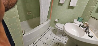 Deluxe Inn