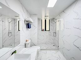 Tyms 2BR 2BA Apt Near MetroCity Line 1 9