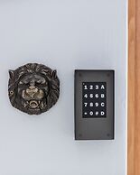 stylish apt up to 4 in Rethymno