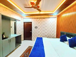 Hotel R K Villa 700 mtr Vishwanth Temple