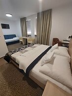 Hotel Avion