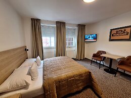 Hotel Avion
