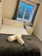 3bed Maidstone Stay - Wifi, Parking, London Access