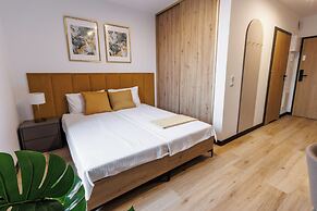 Zeus Apartments