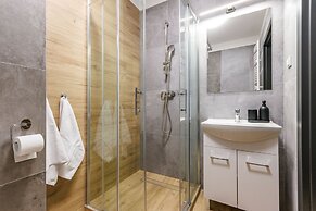 Zeus Apartments