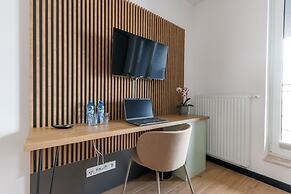Zeus Apartments