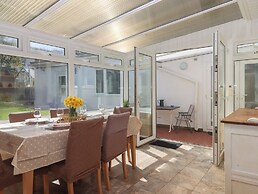 8 Chestnut Drive
