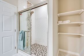 3 Mi to Downtown Atlanta: Bright & Modern Home!