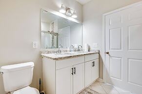 3 Mi to Downtown Atlanta: Bright & Modern Home!