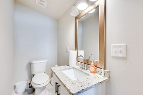 3 Mi to Downtown Atlanta: Bright & Modern Home!