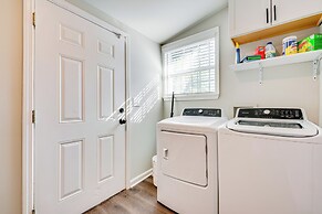 3 Mi to Downtown Atlanta: Bright & Modern Home!